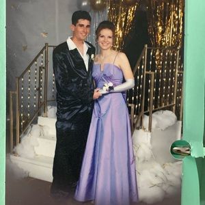 Gorgeous color shifting lavender prom dress. Size 5/6